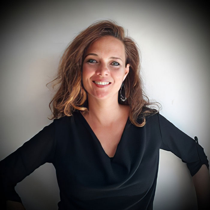 Lire la suite à propos de l’article Issue du monde du théâtre, Antoinette dispense des formations en communication.